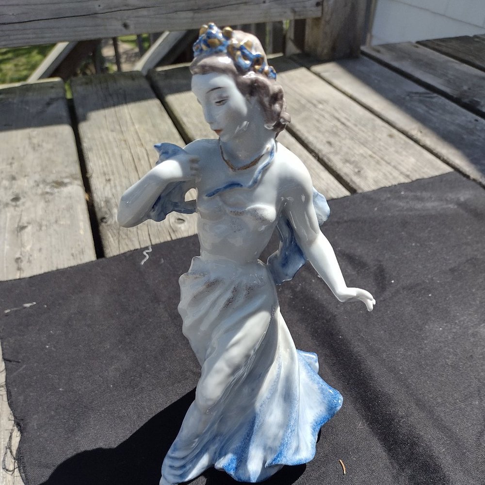Stunning! Lore Friedrich Groenau figure for Rosenthal Germany, "Melody"- minty